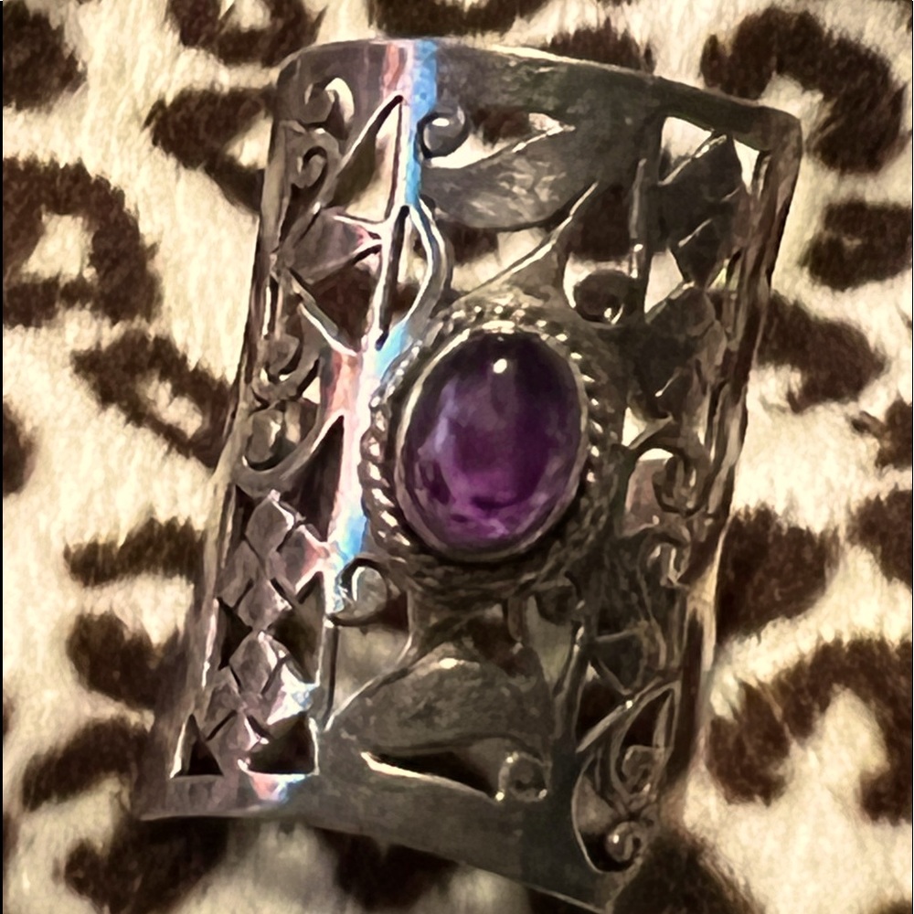Sterling 9.25 silver beautiful ring with an amethyst, size 7.5